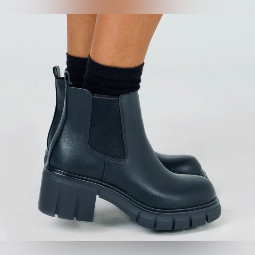 NEW Princess Polly Lipstik Damage Ankle Boots in Black For Women's Size 6